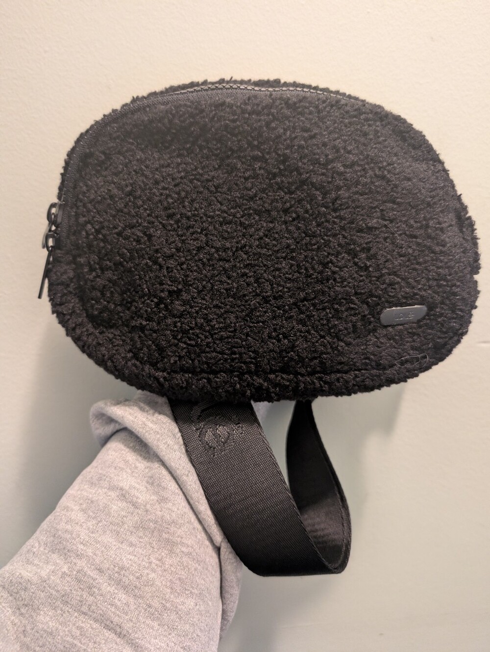 Lolë Unisex Black Sherpa Fleece Belt Bag
